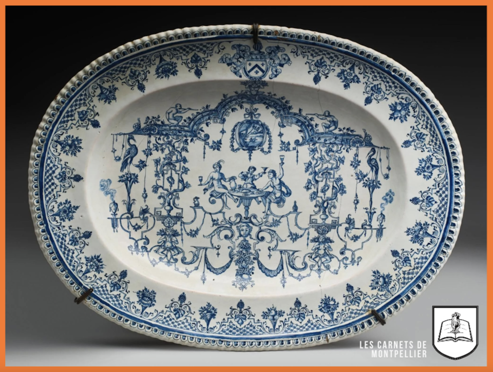 Plat en Montpellier au décor à la bérain, avec une scène bachique