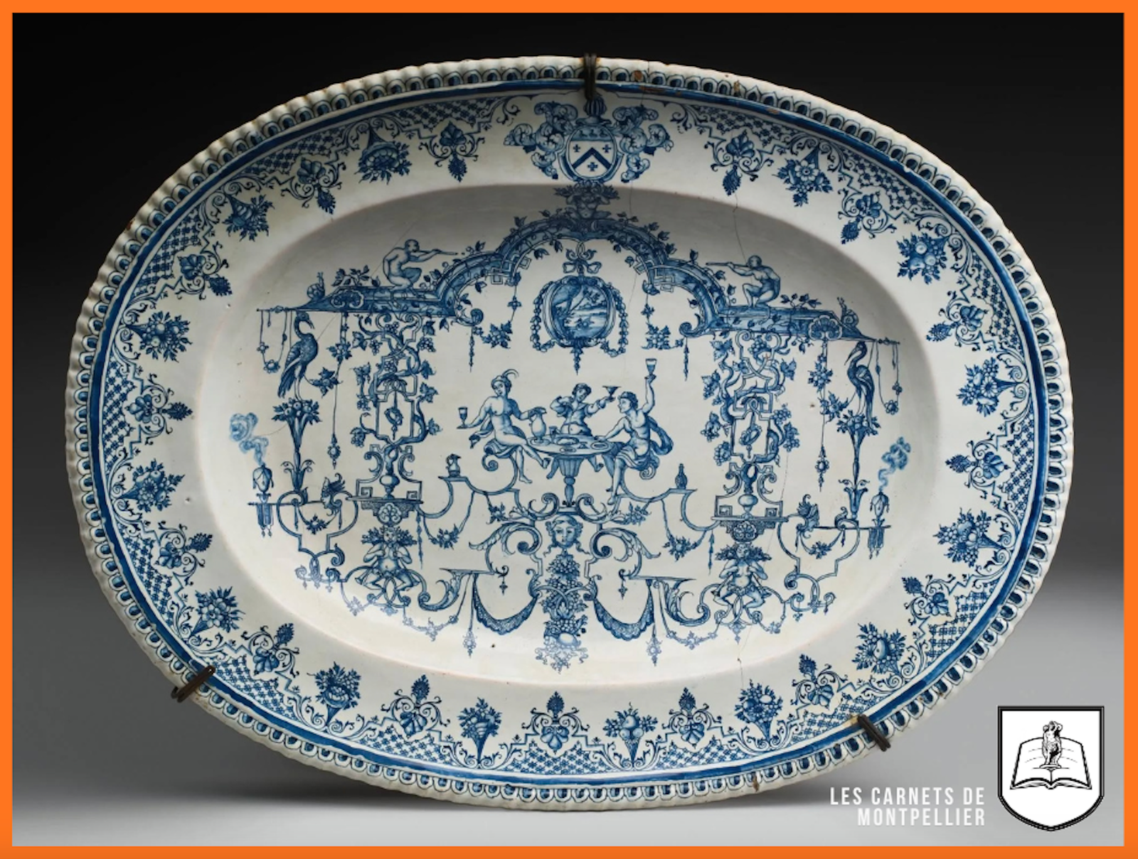 Un plat en faïence de Montpellier à l'allégorie bachique 1 Plat en Montpellier au décor à la bérain, avec une scène bachique