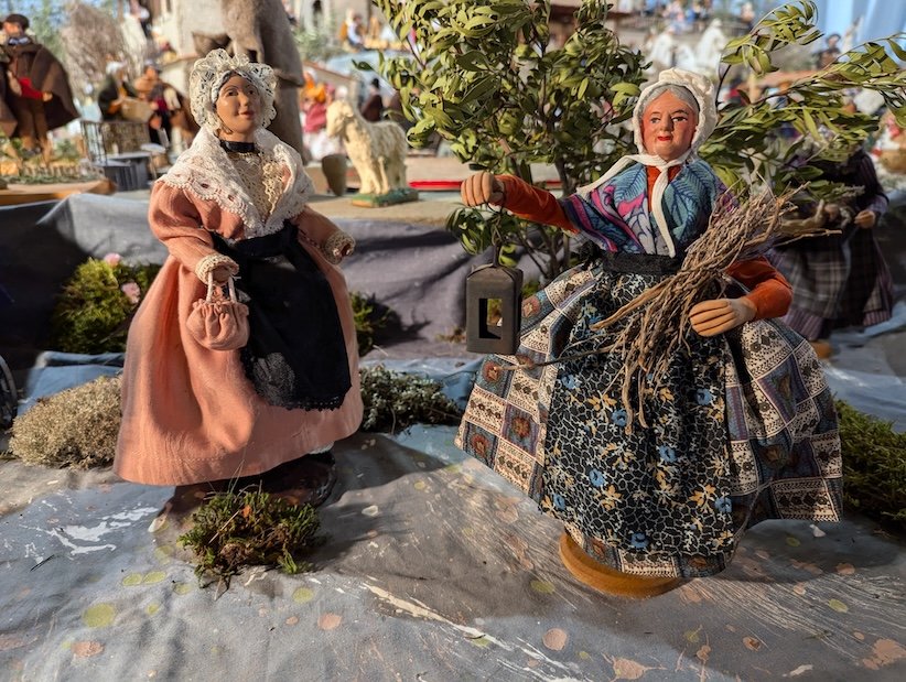 La crèche de la Garriga : le peuple languedocien en santons 11 Montpellier Creche de la Garriga Vieilles dames