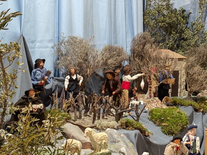 La crèche de la Garriga : le peuple languedocien en santons 8 Montpellier Creche de la Garriga Vigne et olivier