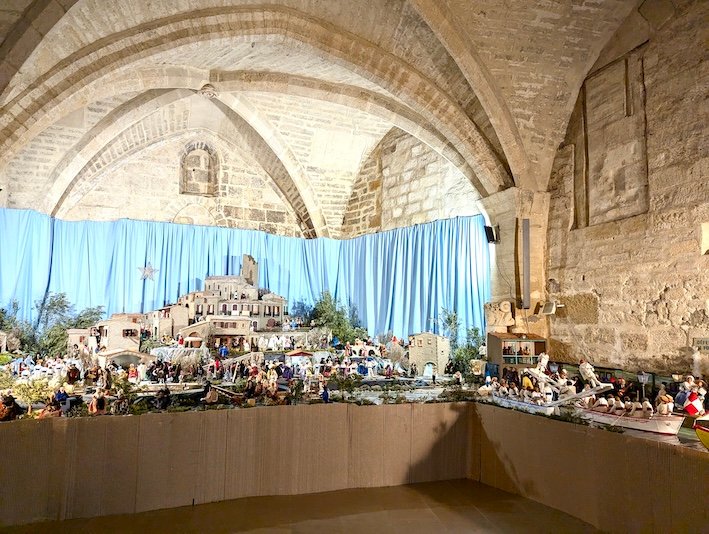 La crèche de la Garriga : le peuple languedocien en santons 1 Montpellier Creche de la Garriga Vue generale